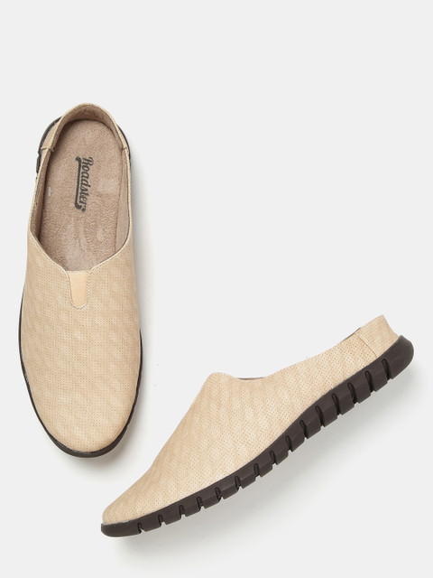 

Roadster Men Beige Textured Shoe-Style Sandals