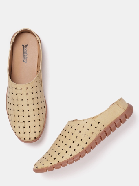 

Roadster Men Beige Comfort Sandals
