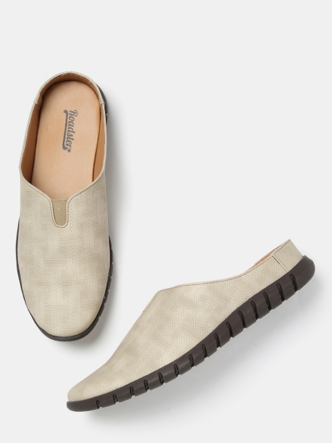 

Roadster Men Beige Textured Shoe-Style Sandals