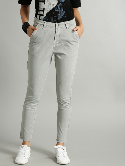 

Roadster Women Grey Regular Fit Solid Cropped Regular Trousers
