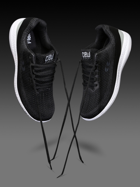 

Crew STREET Men Black Running Shoes