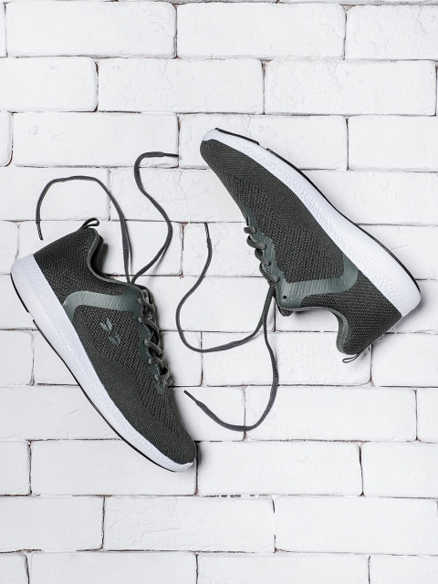 

Crew STREET Men Grey Running Shoes