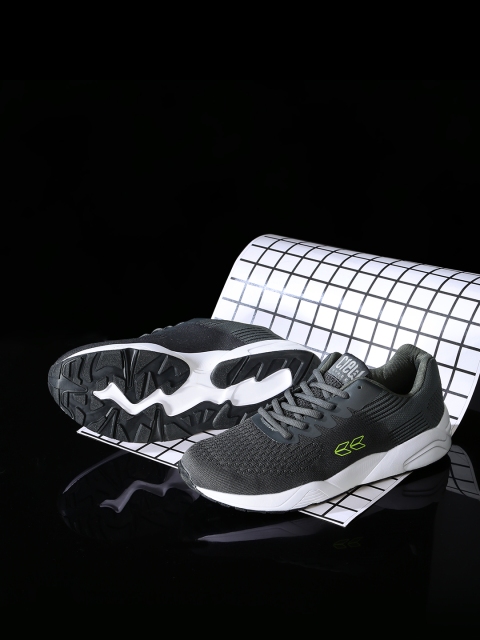 

Crew STREET Men Grey Running Shoes
