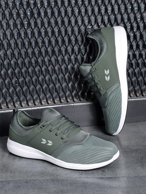 

Crew STREET Men Grey Sneakers
