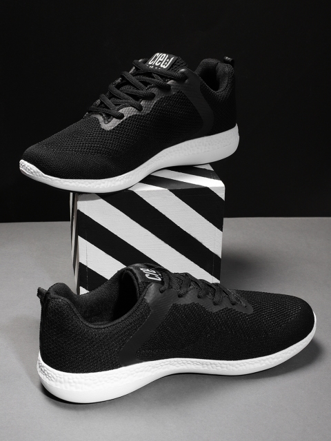 

Crew STREET Men Black Running Shoes
