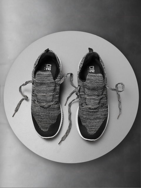 

Crew STREET Men Grey & Black Woven Design Sneakers