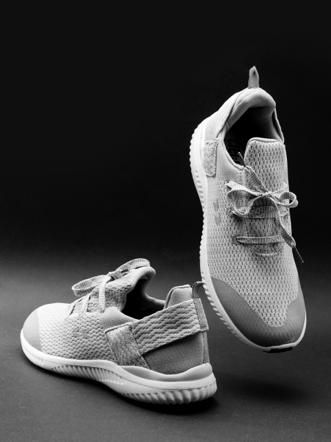 

Crew STREET Men Grey Woven Design Walking Shoes