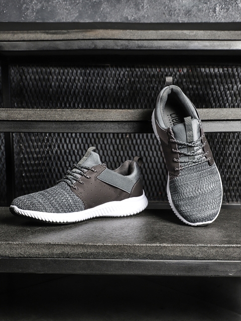 

Crew STREET Men Grey Running Shoes