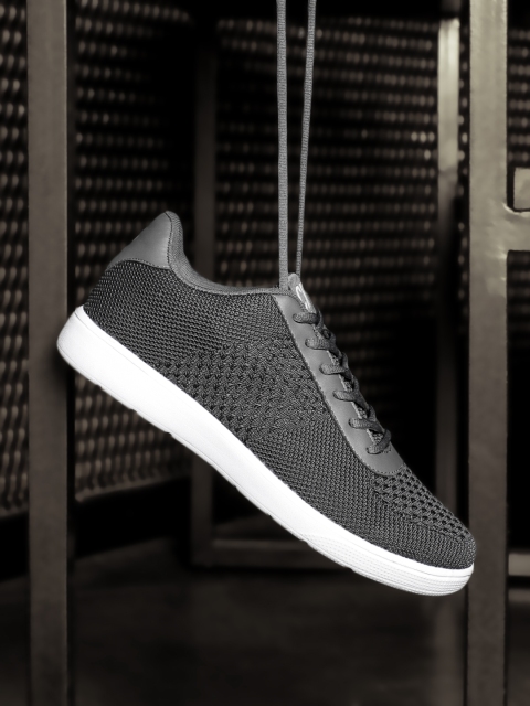 

Crew STREET Men Grey Running Shoes