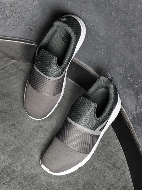 

Crew STREET Men Grey Slip-On Sneakers