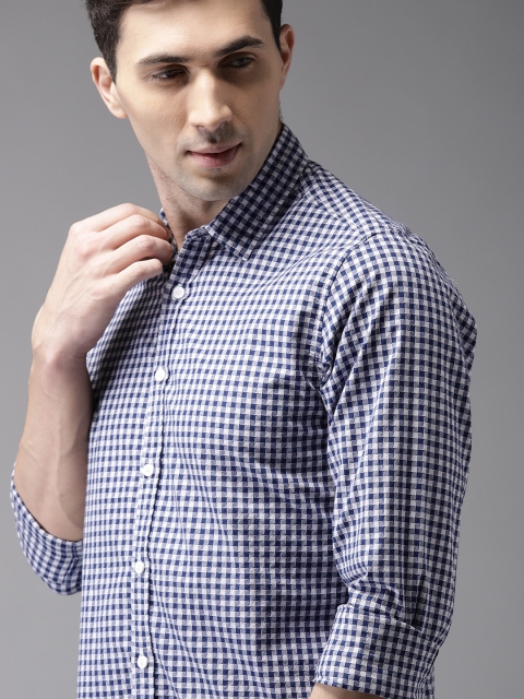 

HERE&NOW Men Blue & White Regular Fit Checked Casual Shirt