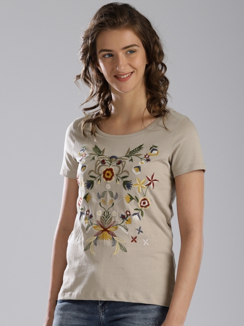 

Bossini Women Beige Embroidered Round Neck T-shirt