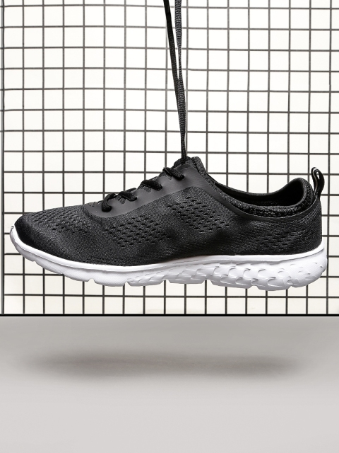 

Crew STREET Men Black Running Shoes