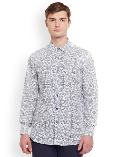 

Oxolloxo Men Off-White Comfort Regular Fit Printed Casual Shirt