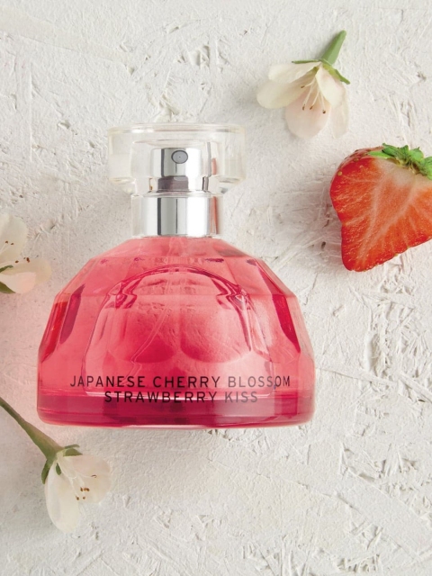 

THE BODY SHOP Women Japanese Cherry Blossom Strawberry Kiss Sustainable EDT 50 ml, Pink