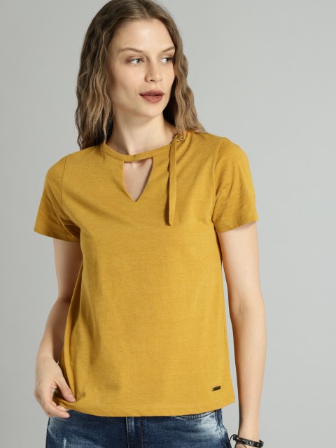 

Roadster Women Mustard Yellow Solid Round Neck T-shirt
