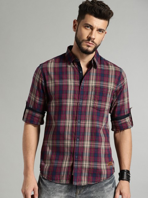 

Roadster Men Maroon Regular Fit Checked Casual Shirt