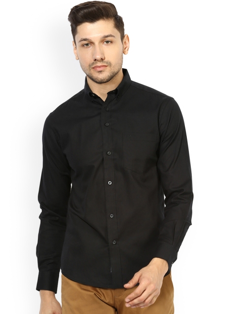 

Red Tape Men Black Comfort Regular Fit Solid Casual Shirt