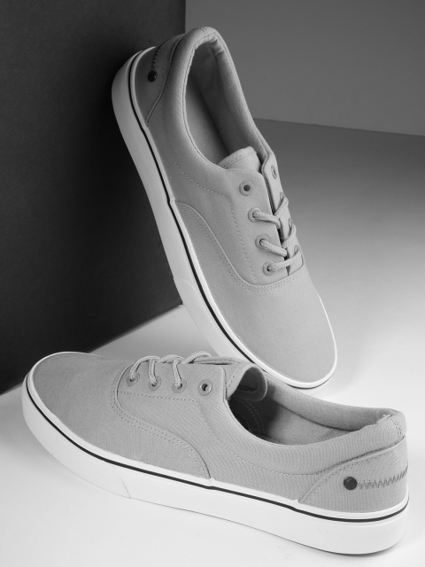 

Kook N Keech Men Grey Sneakers