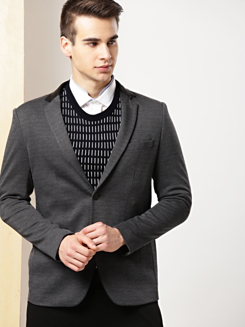 

INVICTUS Men Charcoal Grey Solid Slim Fit Single-Breasted Smart Casual Blazer