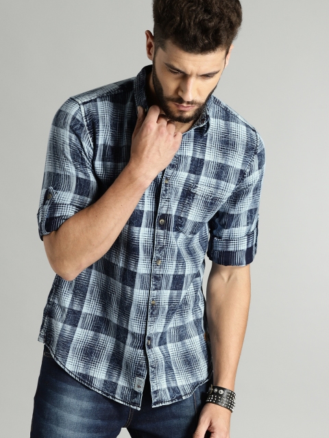 

Roadster Men Blue Regular Fit Checked Casual Shirt with Washed Effect