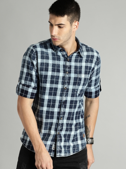

Roadster Men Blue Regular Fit Checked Casual Shirt
