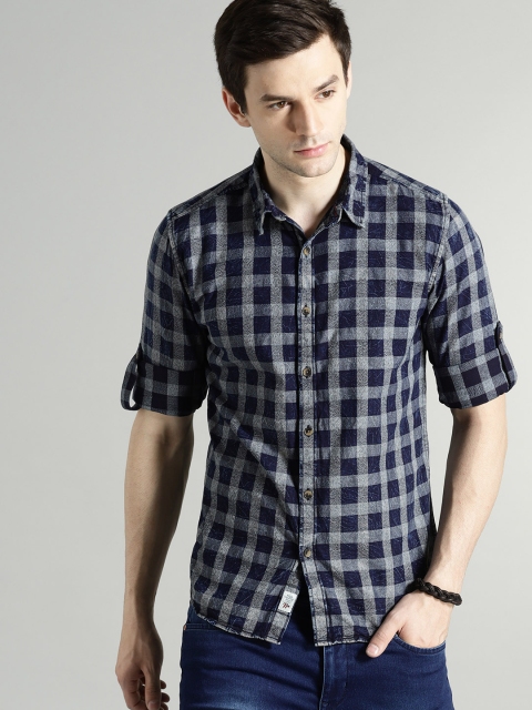 

Roadster Men Navy Blue & Grey Regular Fit Checked Casual Shirt
