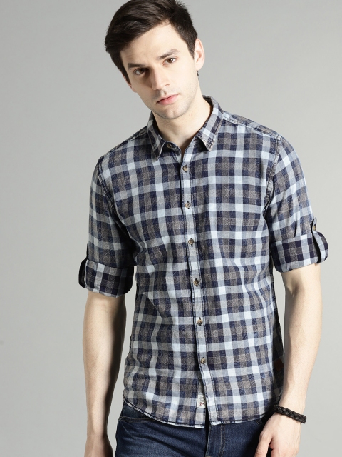 

Roadster Men Blue Regular Fit Checked Casual Shirt