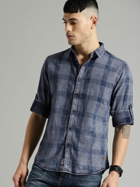 

Roadster Men Navy Blue & Yellow Regular Fit Checked Casual Shirt