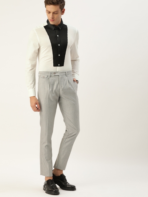 

INVICTUS Men White & Black Regular Fit Bib Yoke Design Smart Casual Shirt