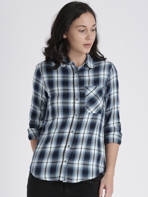 

Splash Women Navy Blue & White Slim Fit Checked Casual Shirt