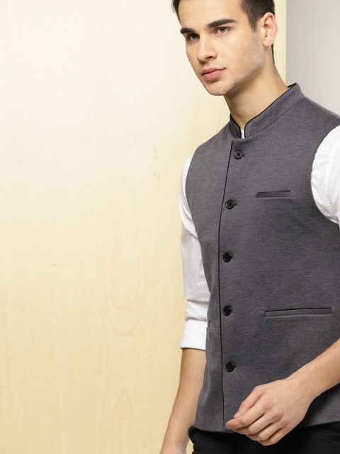

INVICTUS Men Charcoal Grey Solid Slim Fit Single-Breasted Waistcoat