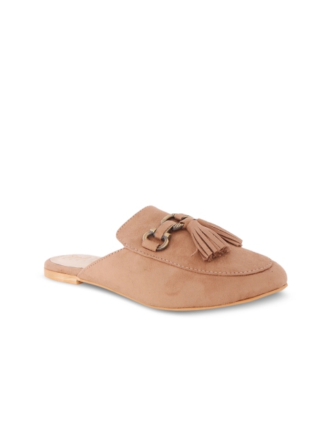 

Siendo Desi Women Beige Solid Suede Mules