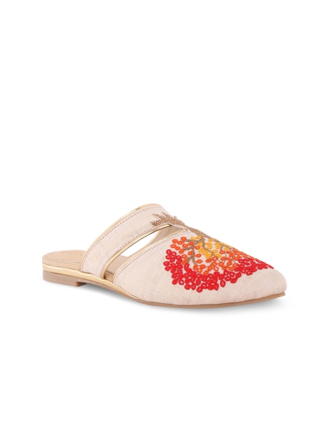 

Siendo Desi Women Cream-Coloured Woven Design Synthetic Mules