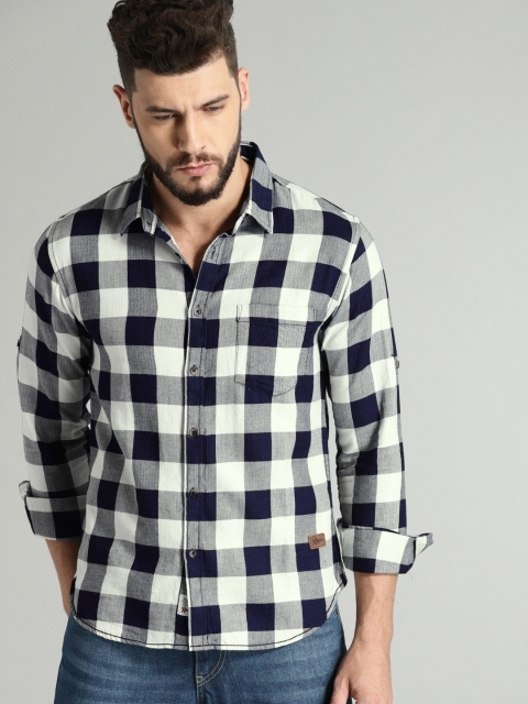 

Roadster Men Navy & White Regular Fit Checked Casual Shirt, Navy blue