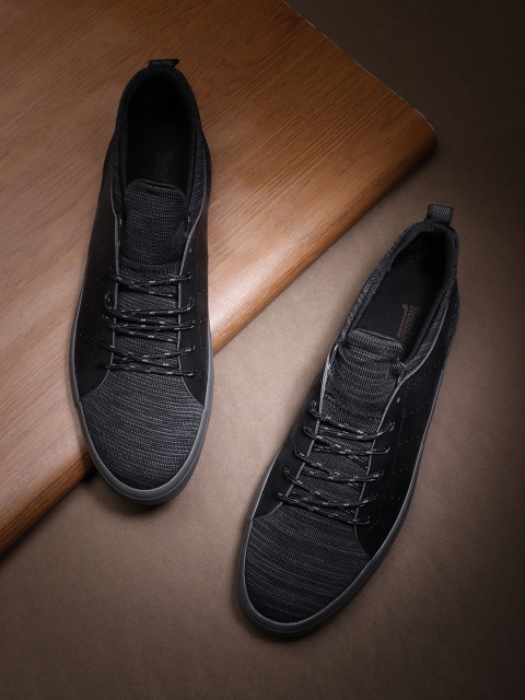 

Roadster Men Black Sneakers