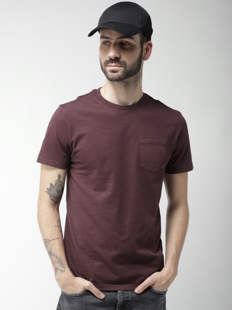 

Celio Men Burgundy Solid Round Neck T-shirt