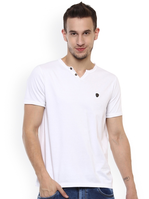 

ELABORADO Men White Solid Henley Neck T-shirt