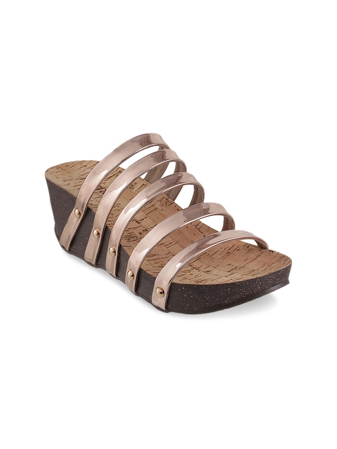 

Metro Women Tan Solid Sandals