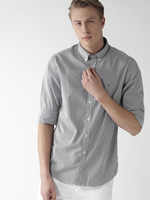 

Tommy Hilfiger Men White & Navy Blue Regular Fit Striped Casual Shirt
