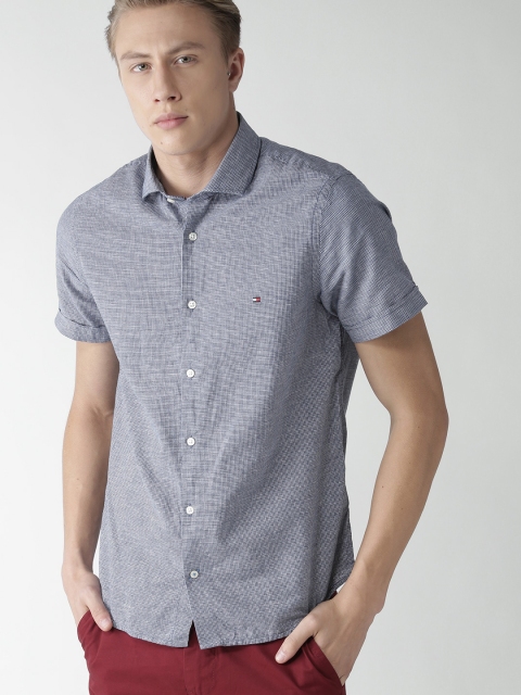

Tommy Hilfiger Men White & Navy Blue Slim Fit Checked Casual Shirt