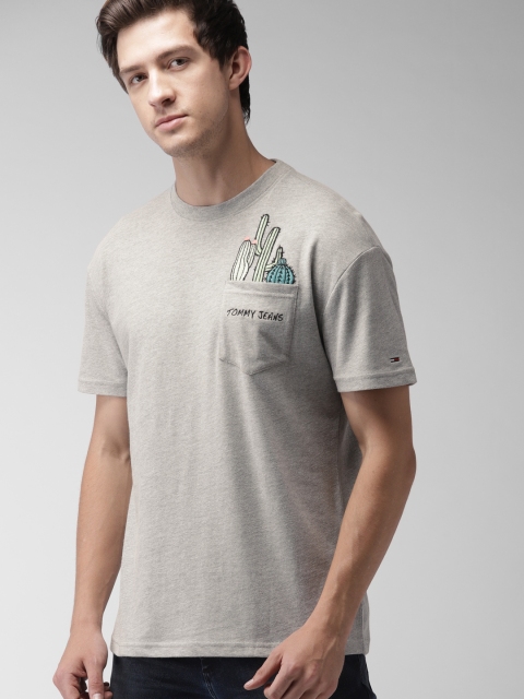 

Tommy Hilfiger Men Grey Solid Round Neck T-shirt