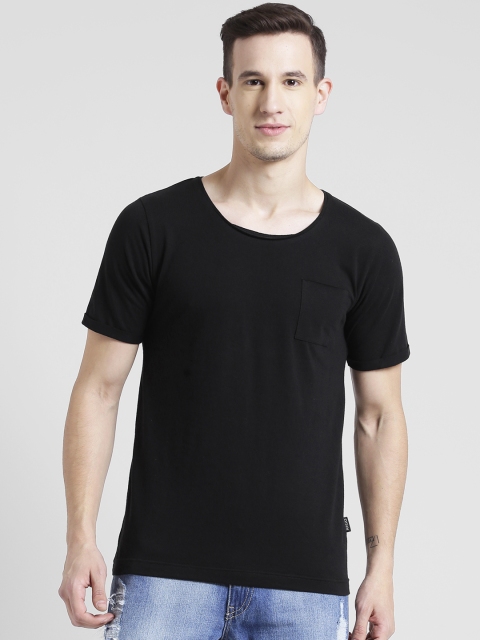

Rigo Men Black Solid Scoop Neck T-shirt