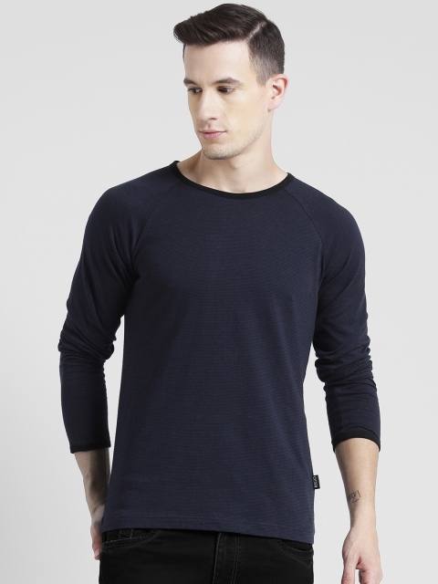 

Rigo Men Navy Blue Striped Round Neck T-shirt