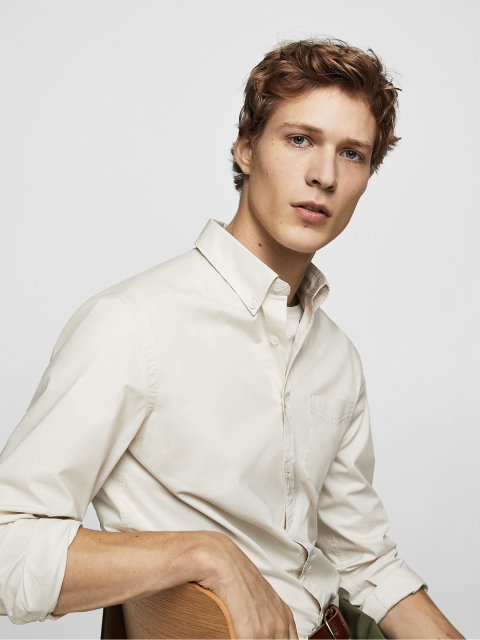 

MANGO MAN Men Off-White Regular Fit Solid Casual Shirt