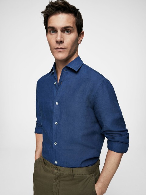 

MANGO MAN Men Navy Blue Regular Fit Solid Linen Casual Shirt