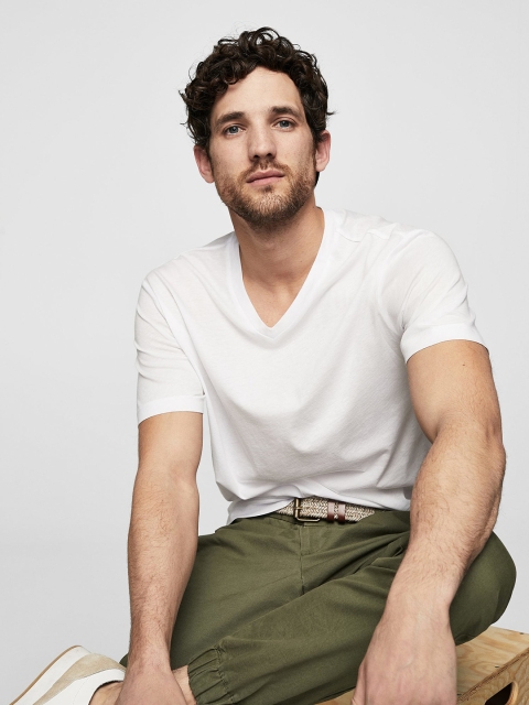 

MANGO MAN Men White Solid V-Neck T-shirt