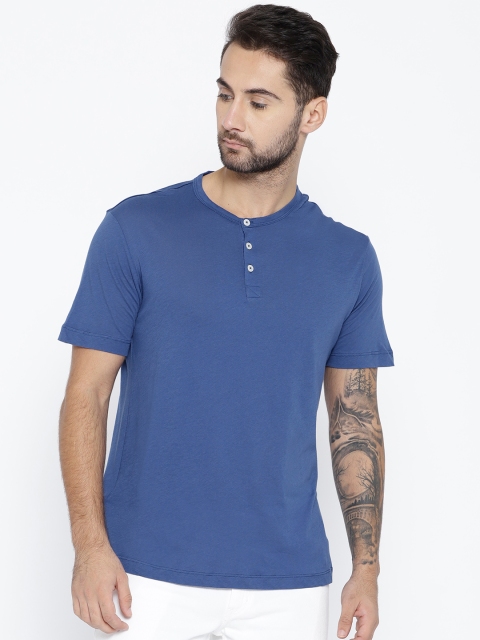 

MANGO MAN Men Blue Solid Henley Neck T-shirt