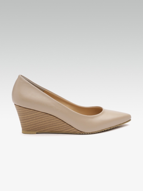 

HEATWAVE Women Beige Solid Pumps