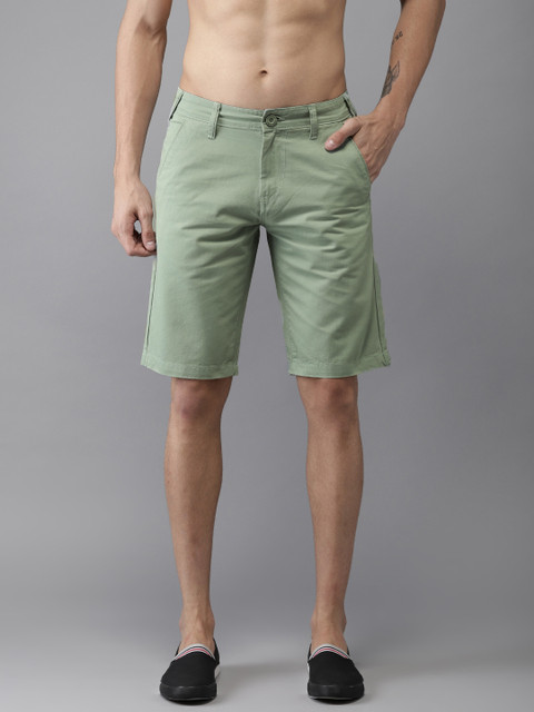 

HERE&NOW Men Green Solid Regular Fit Chino Shorts